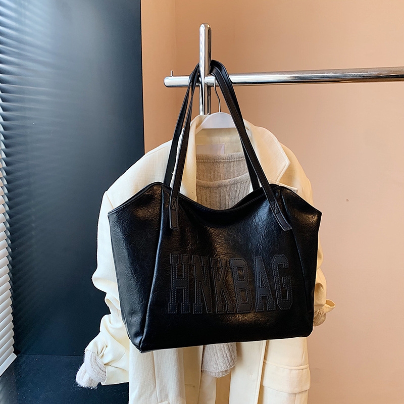 This year's popular tote bag for commuting is a large-capacity women's casual bag with a retro and versatile design Specification drawing