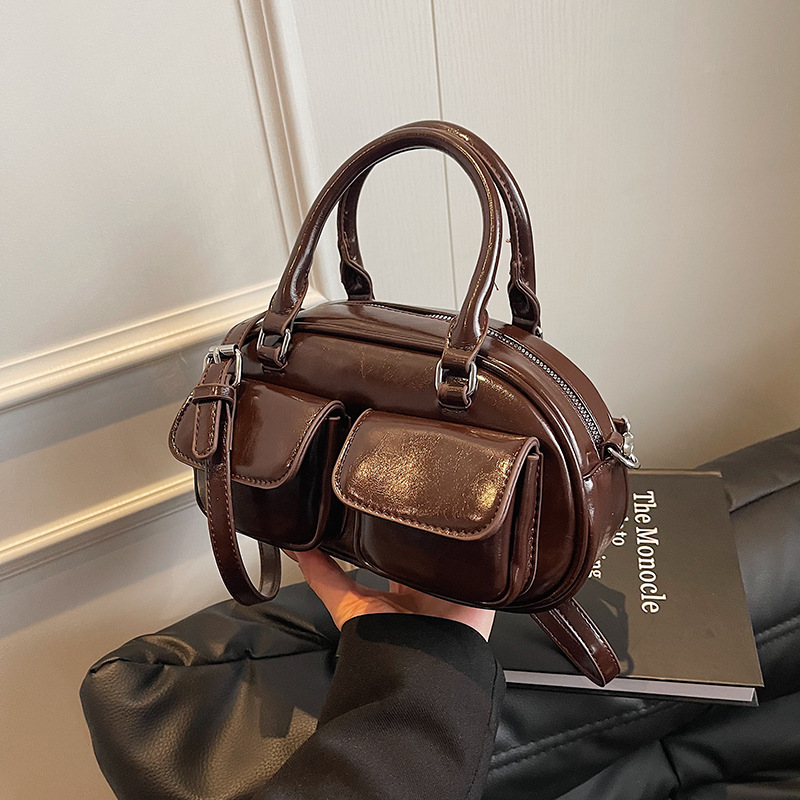 Korean trendy and niche design underarm baguette bag for women's 2024 autumn new single-shoulder Boston bag bowling bag full figure