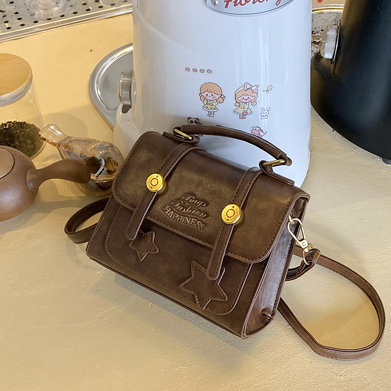 This stylish and chic small square casual bag is a new 2024 trendy Instagram style with a high-end Japanese and Korean feel. It's a single-shoulder crossbody bag Specification drawing