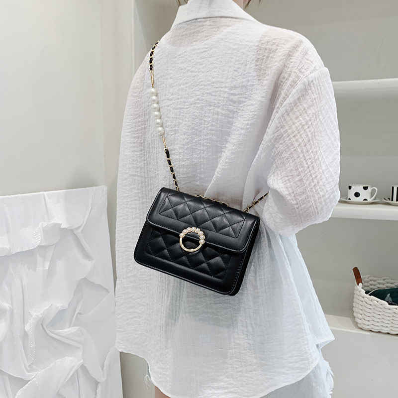 A trendy and stylish small bag for women in 2021, featuring a diamond-shaped chain crossbody bag and a simple, ins small square bag for women Application Scenario