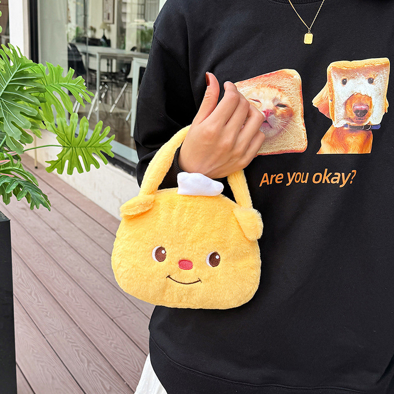 Cartoon little yellow bear big head doll bag, cute and girlish plush doll bag, claw machine doll exchange storage bag Specification drawing