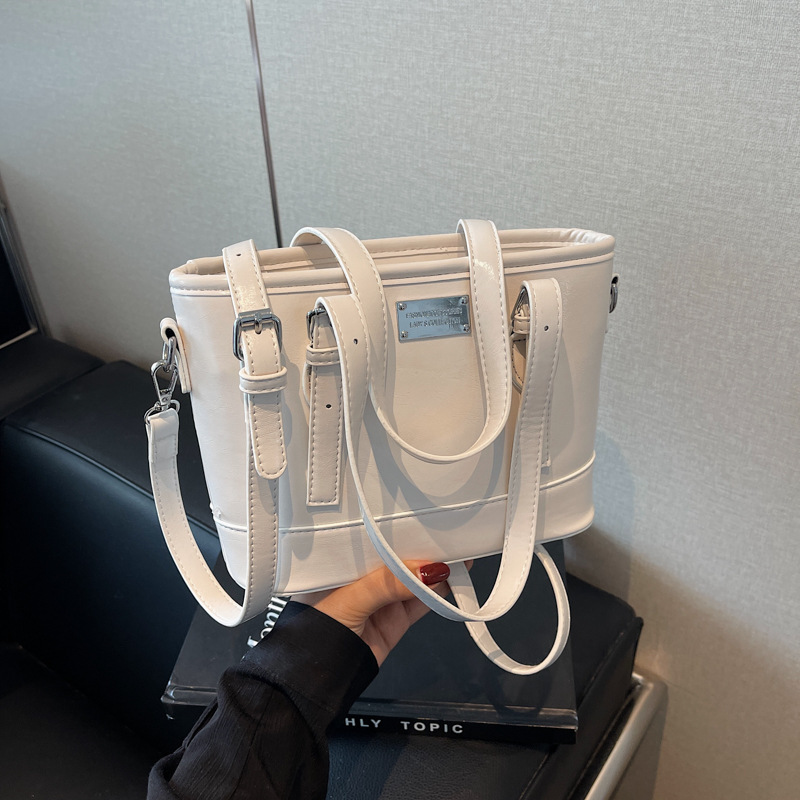 This year, the popular single-shoulder bags for women are the 2024 new casual, versatile and high-end crossbody bags and women's hand-held bucket bags Specification drawing