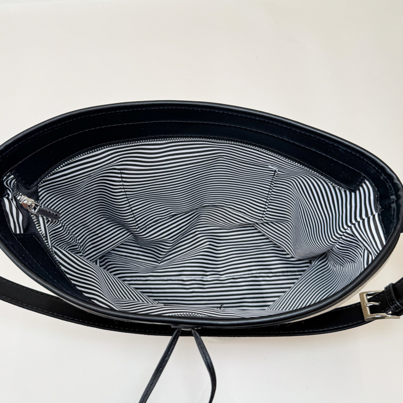 The new high-end canvas bag, striped bucket bag, large-capacity underarm bag, casual crossbody bag and patchwork single-shoulder bag are trendy Application Scenario