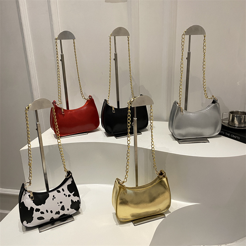 A fresh, simple and casual square bag for spring 2025, a fashionable and stylish single-shoulder underarm bag with a solid color chain bag Application Scenario