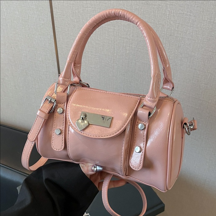 The new retro and fashionable single-shoulder underarm bag and casual crossbody bag from the niche soft leather hand-held Boston bag for women in 2025 full figure