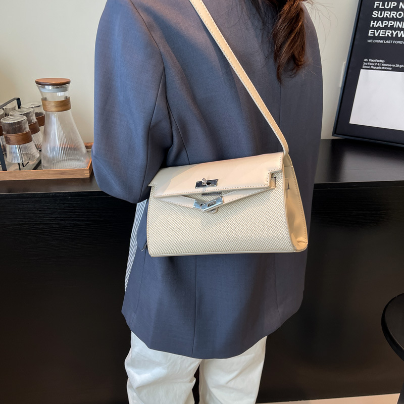 Retro, niche and unique underarm Kelly bag for women 2025 new style, fashionable, high-end texture, versatile single-shoulder crossbody bag Application Scenario