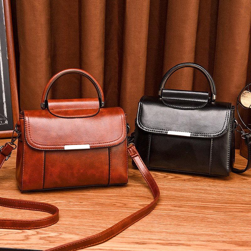 The 2022 new oil-wax leather hand-held small bag for women, a popular and highly recommended one-shoulder crossbody small square bag for cross-camera fashion details Picture
