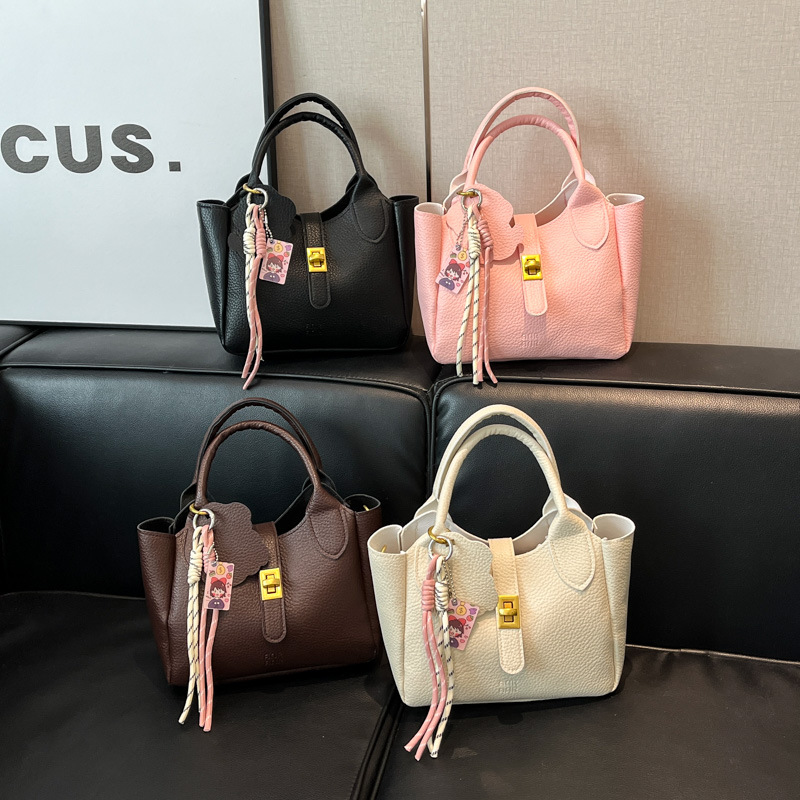 This year, the "Small Bag Girls 2025 Summer New Style" trendy, fashionable, high-quality and stylish hand-held crossbody bucket bag is in vogue Application Scenario
