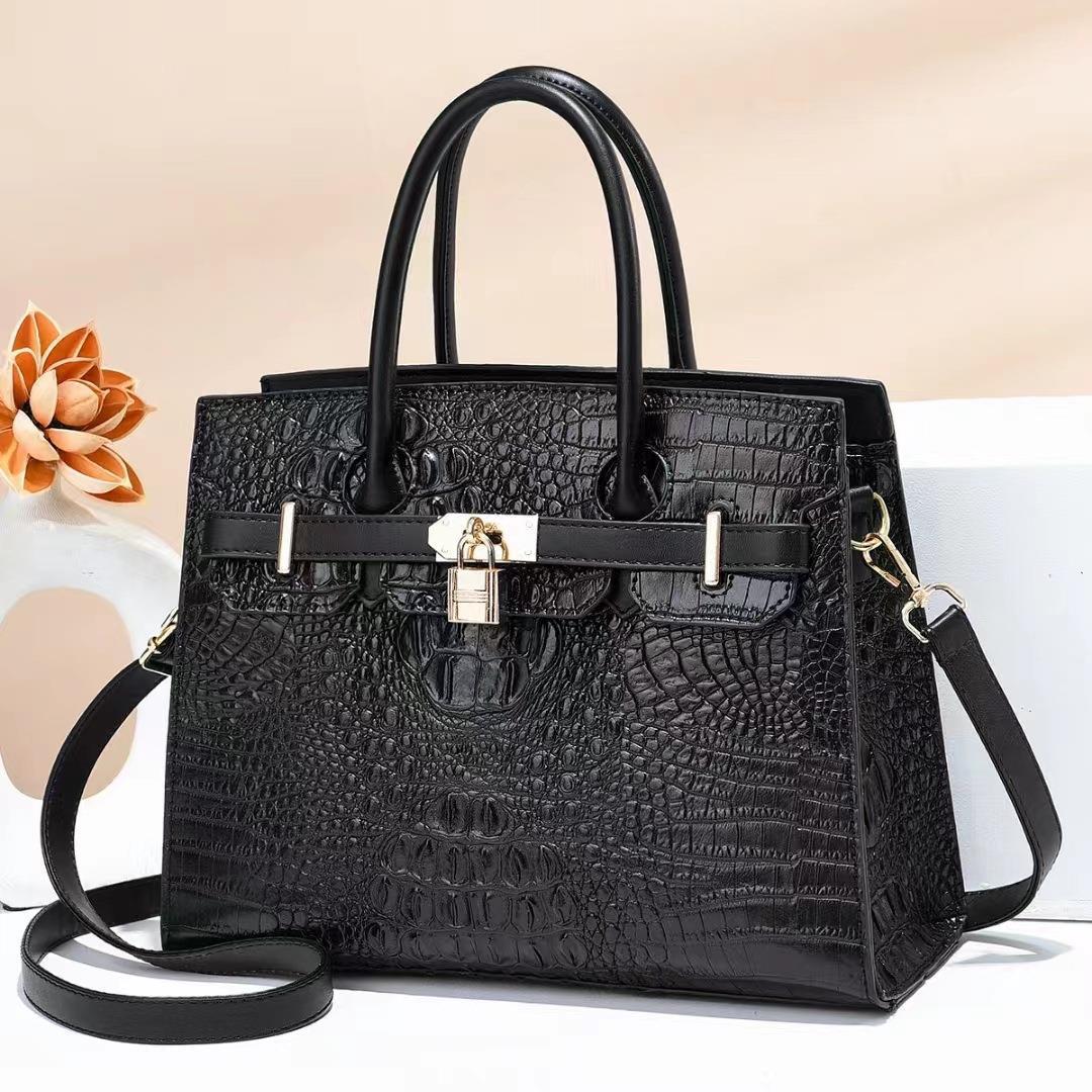 The 2022 new cross-border fashion large-capacity crocodile pattern handbag for middle-aged women full figure