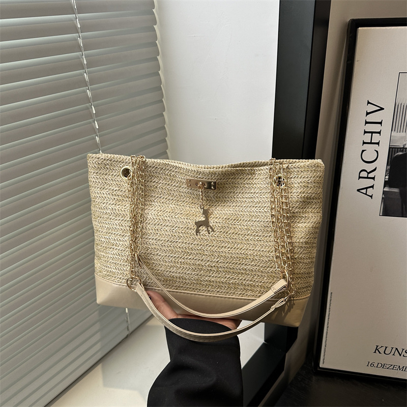 A new summer large-capacity hand-held shoulder tote bag made of straw weaving for women in 2025 full figure