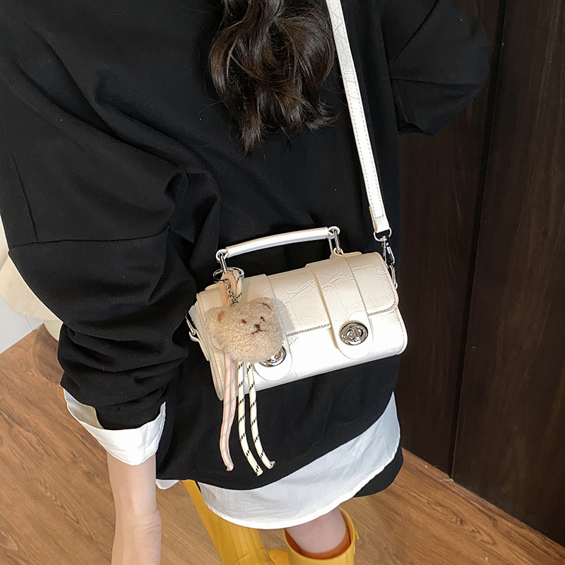 A fashionable and stylish solid-color simple and versatile handbag, a new high-end casual commuting single-shoulder crossbody bag for women in 2025 details Picture