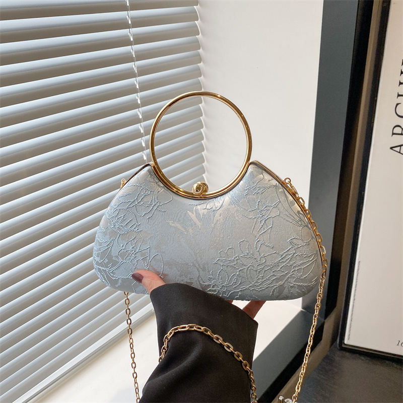 Gentle Style 2025 New fashionable, stylish and simple ladies' handbag, dinner bag, fresh design, party chain bag full figure