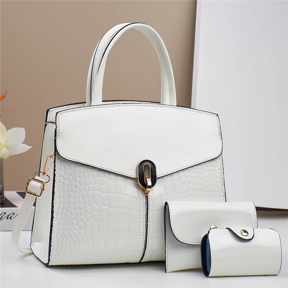 In 2024, a best-selling large single-shoulder crossbody bag for foreign trade, a versatile hand-carry bag, is a new fashion item for women full figure