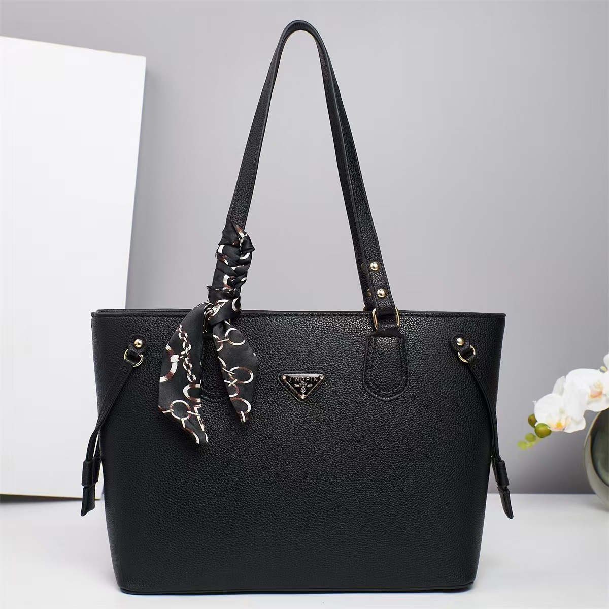 2025 New high-end quality fashion handbag, large-capacity cross-border versatile single-shoulder tote bag full figure