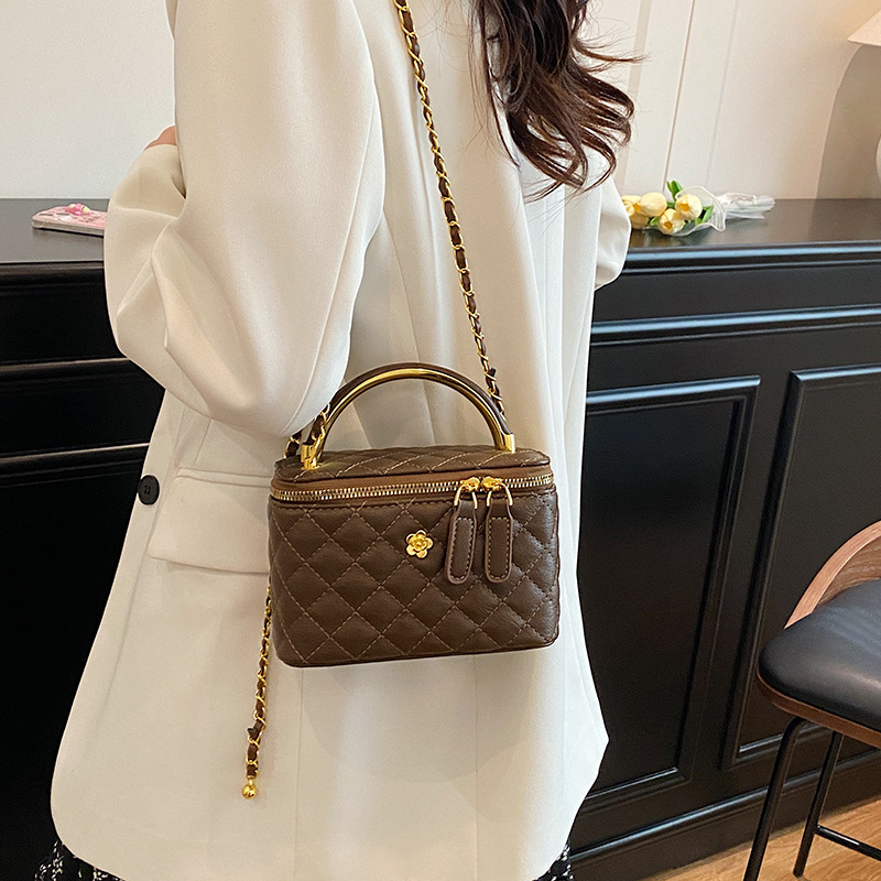 Chanel high-end chain crossbody bag for women 2025 new diamond-shaped versatile and elegant box bag, fashionable single-shoulder bag Specification drawing