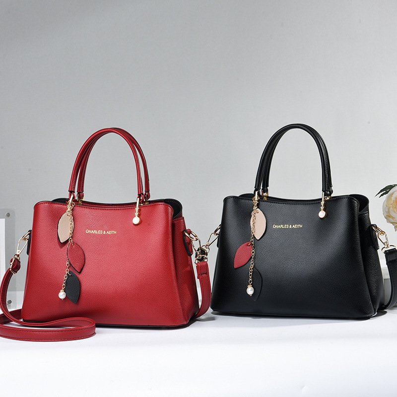 The 2025 new style of ladies' hand-held handbag is elegant, fashionable and stylish. The large-capacity single-shoulder bag for mothers is simple and fashionable Specification drawing