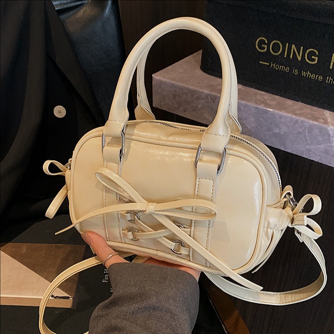Korean style trendy bow single-shoulder underarm bag for women 2025 new simple handbag for commuting crossbody pillow bag full figure