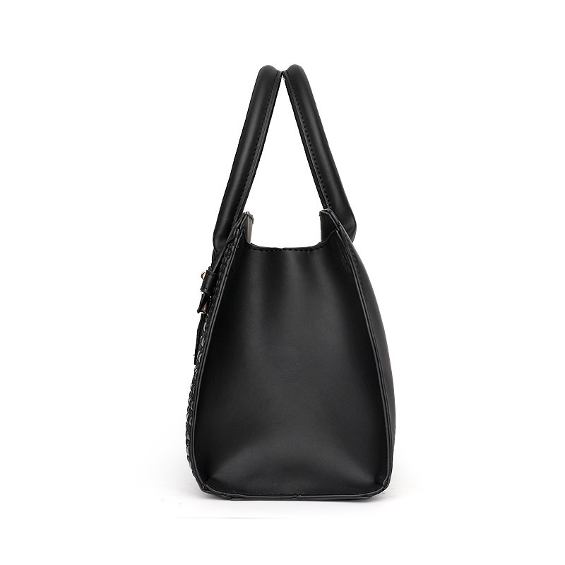 2022 New autumn and winter women's bags, versatile and fashionable women's bags with European and American styles, hand-held shoulder crossbody bag, factory direct sales Application Scenario