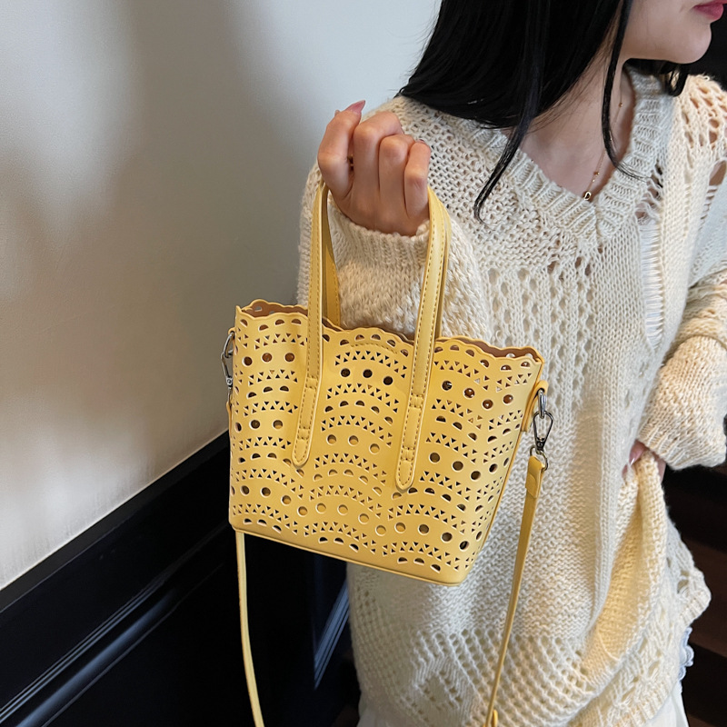 Hollowed-out handbag 2025 Summer new style niche vegetable basket bag, large-capacity single-shoulder bag, trendy crossbody bag for women details Picture