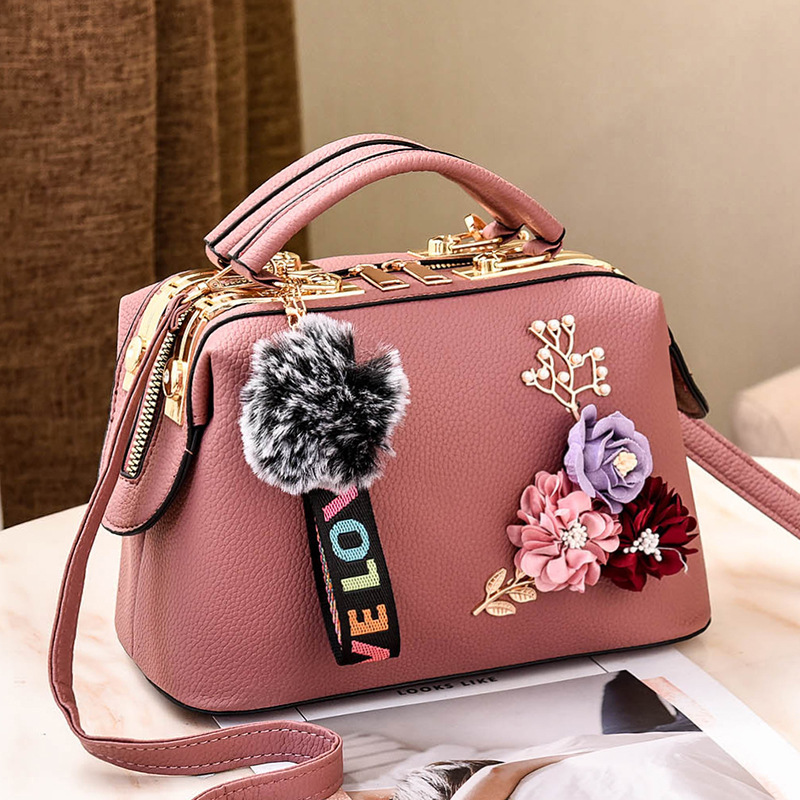 The 2022 new style of simulation flower box bag is a fashionable handbag for women. It is a trendy single-shoulder crossbody small square bag for women to send full figure