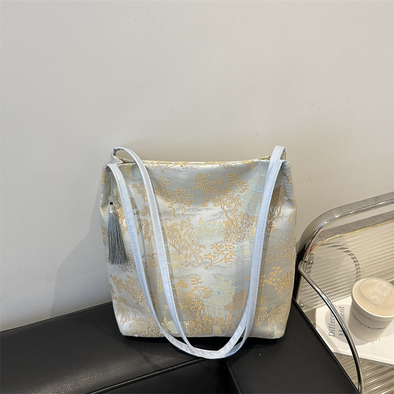 New Chinese-style large-capacity women's 2024 embroidered casual commuting tote bag, high-quality single-shoulder bag full figure
