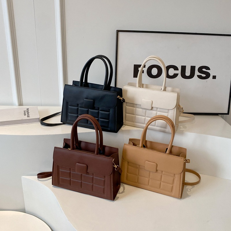 The 2023 new stylish single-shoulder bag, the checkered embossed tote bag, is a classic, fashionable and casual large-capacity handbag full figure