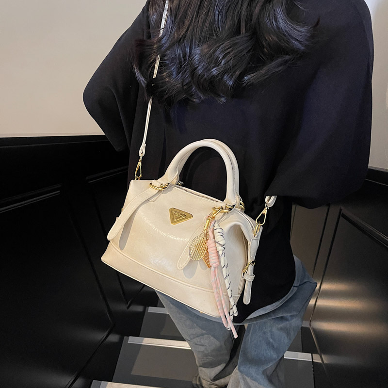 High-end retro commuter handbag for women, 2025 new style popular single-shoulder bag, fashionable crossbody Boston women's bag full figure
