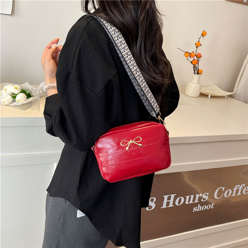 Bowknot stylish texture 2025 Spring New solid color, beautiful and fashionable Korean style single-shoulder casual underarm small square bag details Picture