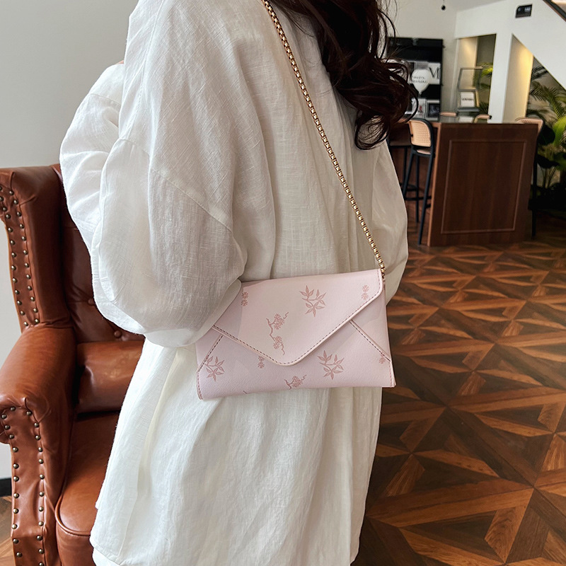 Personalized, elegant, trendy and high-quality single-shoulder bag 2025 new style, simple envelope bag, chain crossbody bag, niche women's bag details Picture