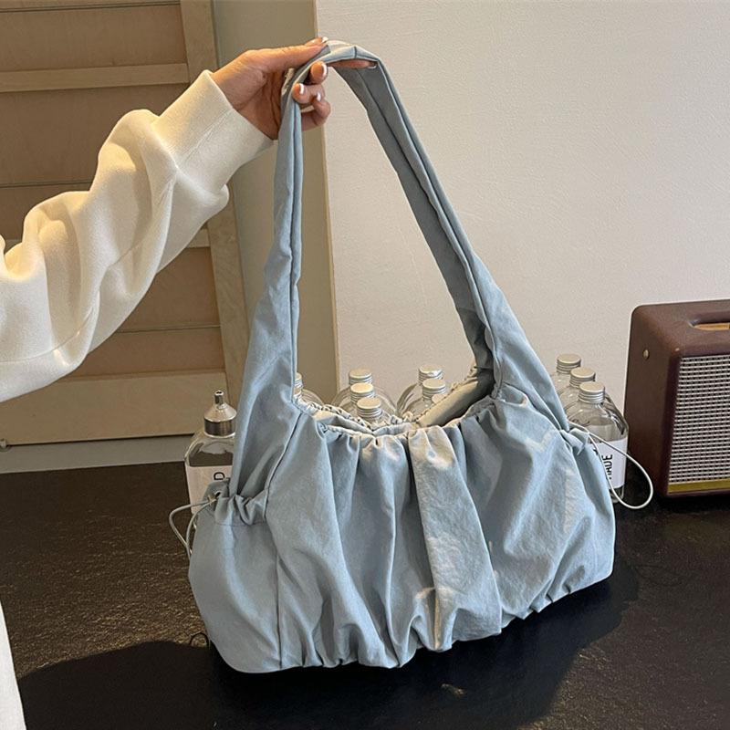 A large-capacity tote bag for college students commuting to class, a new 2024 trendy and versatile casual pleated bag for women, and a single-shoulder bag full figure