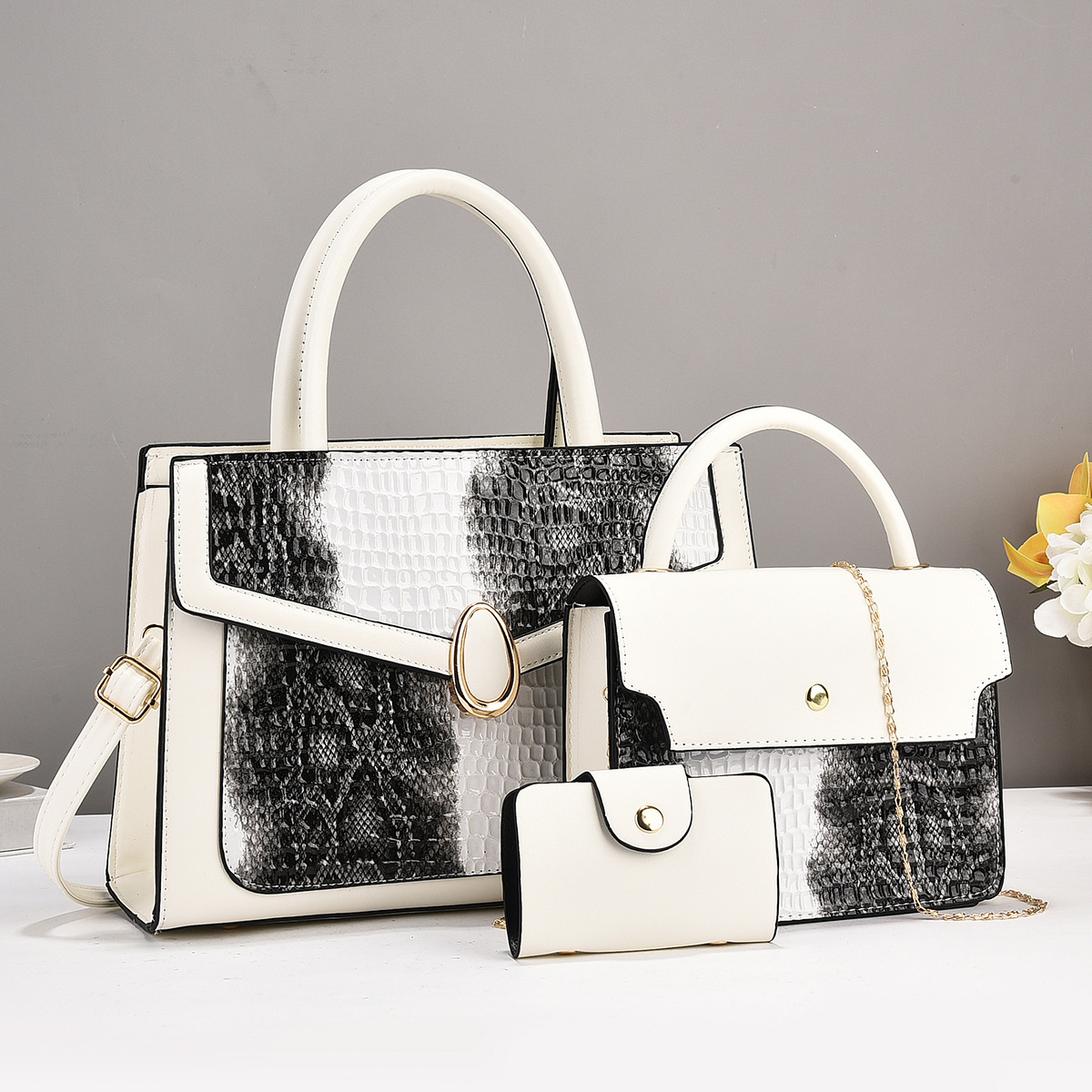 A multi-piece set of mother-and-child bags from a women's manufacturer, a single-shoulder crossbody bag, a fashionable and versatile bestseller for foreign trade, a new hand-held handbag for women full figure