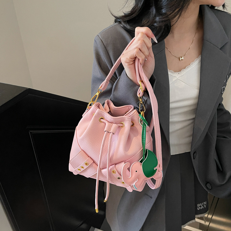 Spring and summer fashionable and high-end small bag for women, 2025 new trendy Korean style bucket bag, versatile single-shoulder crossbody bag details Picture