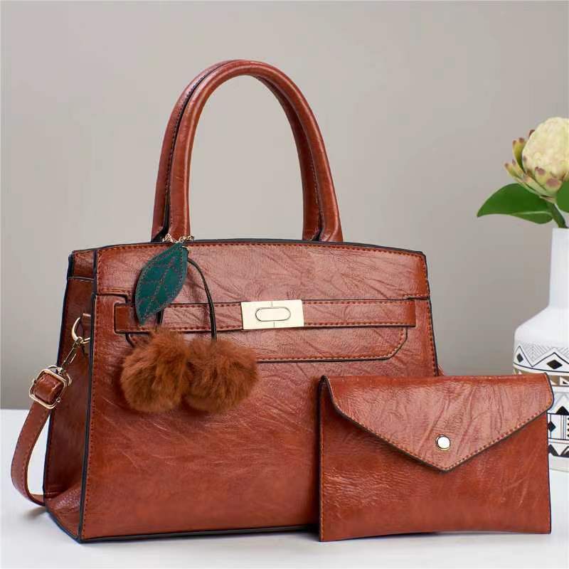 The new mother-and-child bag is fashionable and simple, a single-shoulder crossbody bag, a cross-border handbag, and is elegant and versatile for women. It's also a mom's bag Application Scenario