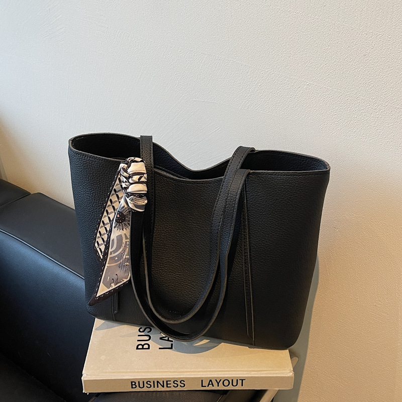 A versatile large-capacity bag for commuting to work, a new 2025 model for women, a high-end large bag for classes, and a casual single-shoulder tote bag Specification drawing
