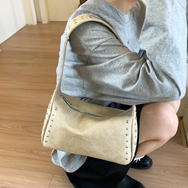Cross-border Korean-style trendy and simple motorcycle-style underarm bag for women, a new retro and versatile commuting single-shoulder bag for summer 2025 details Picture