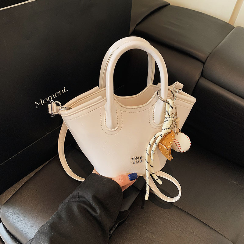 High-end and niche design bag for women 2025 new casual and versatile crossbody bag, fashionable hand-held bucket bag for women full figure