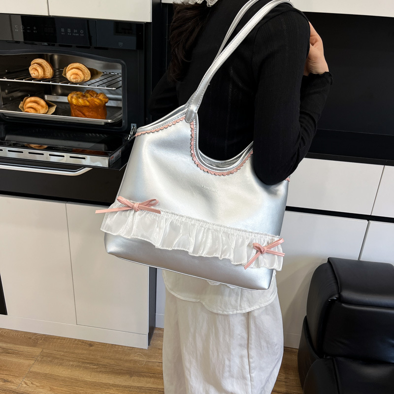 The new large-capacity tote bag for summer 2025 is a versatile and casual choice for women. It features a bow underarm bag and a lace shoulder bag for commuting Application Scenario
