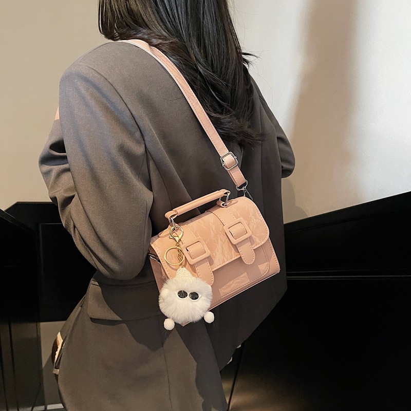 Retro, fashionable and stylish hand-held small square bag for women 2025 new style, trendy single-shoulder bag, versatile and casual crossbody bag details Picture