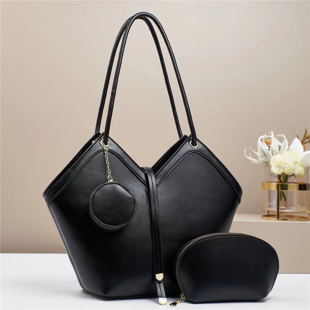 Niche tote bag for women, large-capacity retro handbag, three-piece set, crossbody bag, high-end cross-border women's bag details Picture