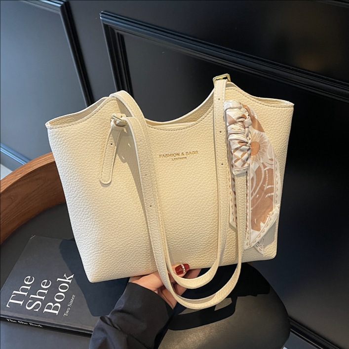 Fashionable, simple and retro large-capacity tote bag for women, 2025 new style, casual and versatile, underarm single-shoulder bag for work and commuting full figure