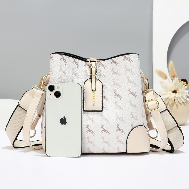 Live-streaming bestseller Bucket bag, fashionable single-shoulder crossbody women's bag, 2024 new style, high-end multi-layer large capacity women's bag details Picture