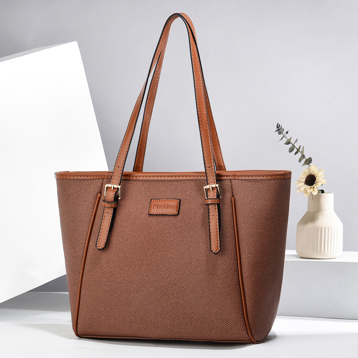 A stylish and fashionable 2024 new style basket handbag for women, a practical large-capacity bag for middle-aged moms details Picture