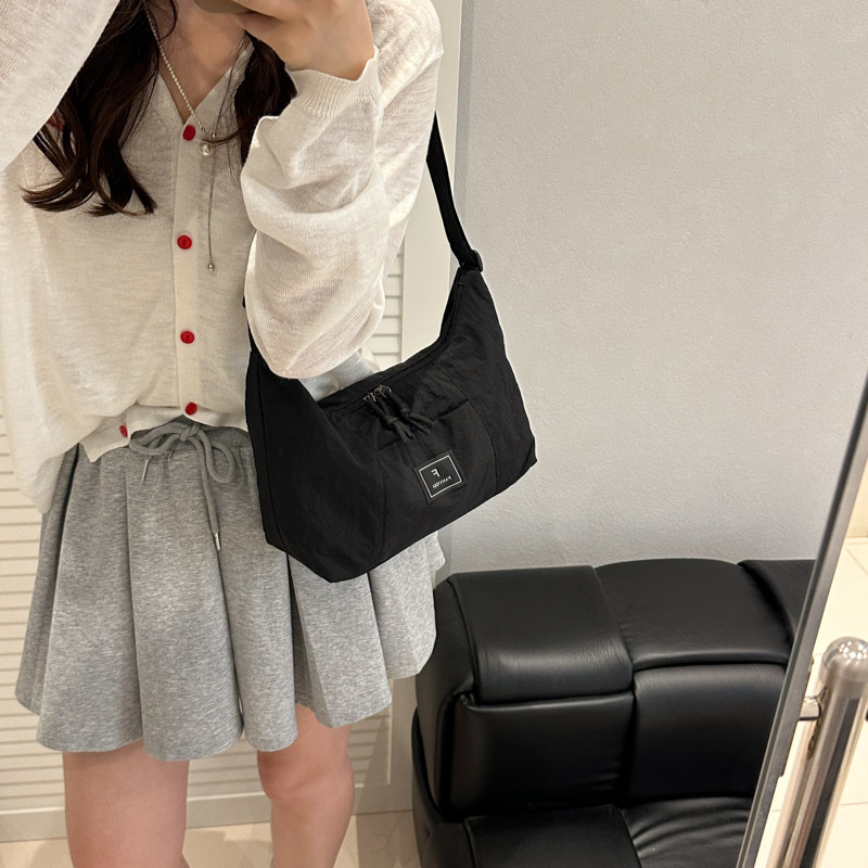 Nylon fabric crossbody bag for women 2025 New large-capacity single-shoulder dumpling bag, a niche design for commuting underarm bags Specification drawing