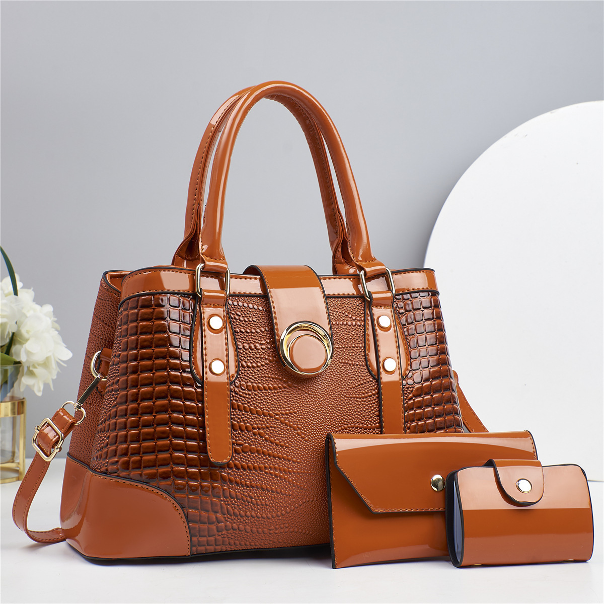 Hot Summer new style 2025 fashionable handbag, single-shoulder versatile crossbody bag, elegant lady's bag, middle-aged mother's bag Application Scenario