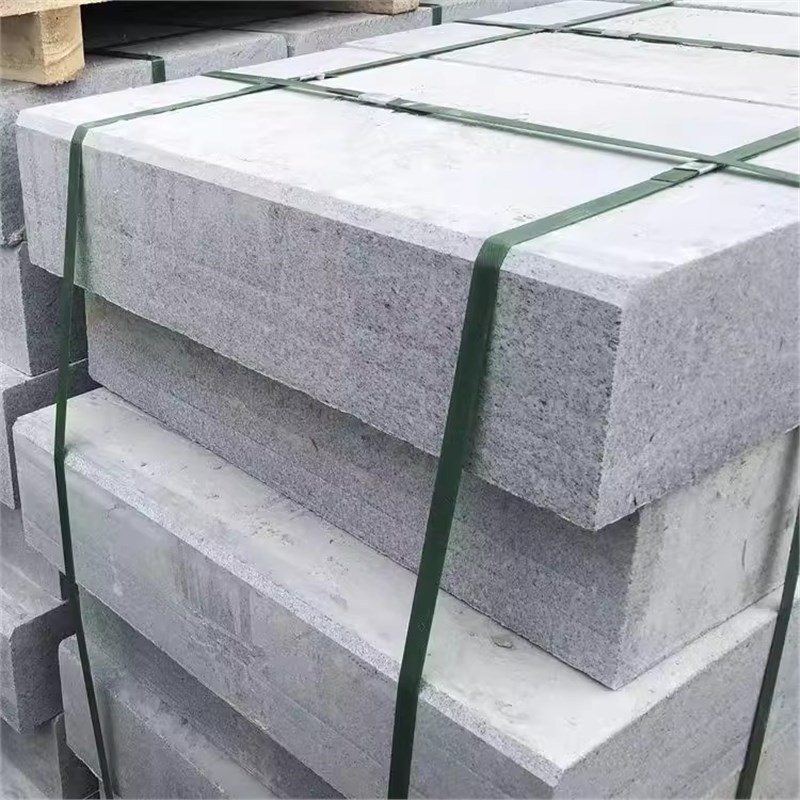 The side of the stone curbstone of Huamagang in Linxia, Gansu Province, is made of white sesame limestone, concrete, YDR dirt road, ivory stone and cement details Picture