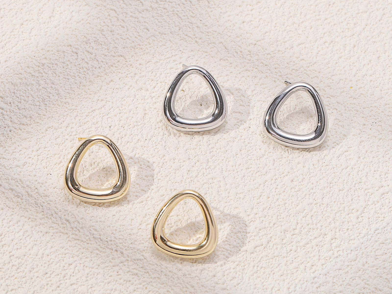 Xuhui brand exquisite and light luxury copper plated with real gold and zirconia 925 silver needle geometric smooth surface stud earrings, fashionable and elegant Application Scenario