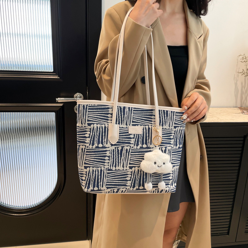 Cross-border Korean-style fashionable striped tote bag 2024 autumn/winter color-blocking simple and high-quality underarm bag commuting single-shoulder bag Specification drawing
