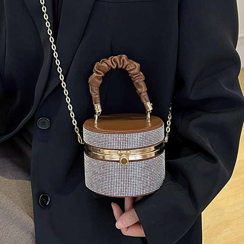Spring simple and stylish mini sparkling diamond bucket bag 2024 new versatile pleated chain single-shoulder women's bag Application Scenario
