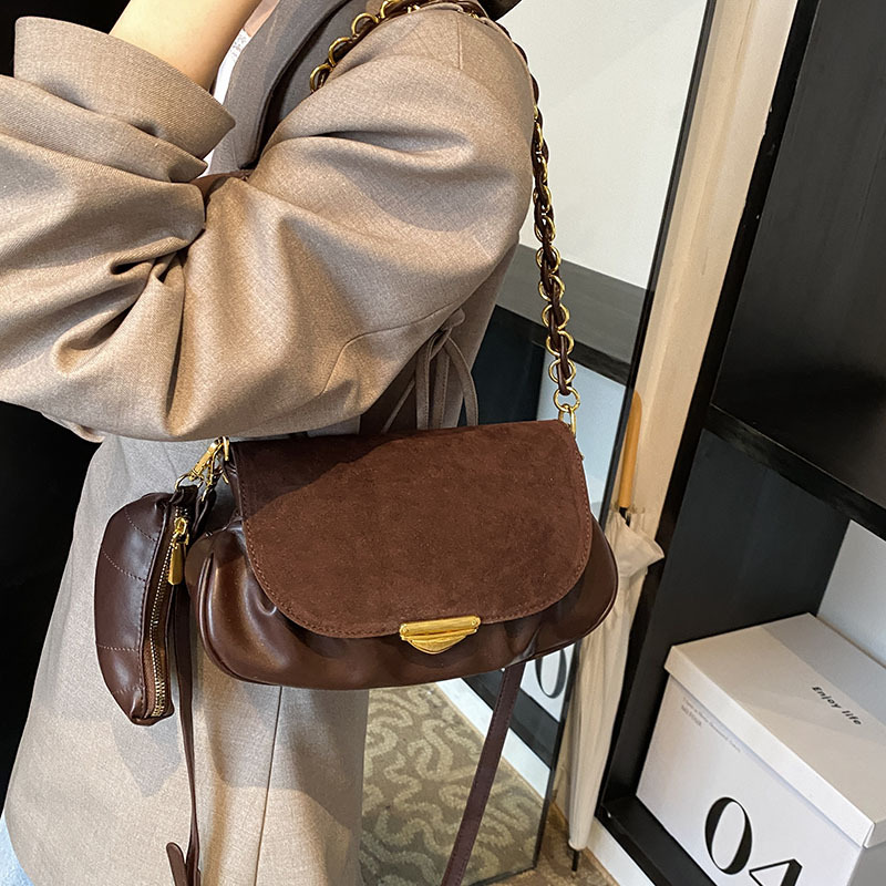 High-end and fashionable casual bag for women, 2024 new retro and versatile small square bag, Korean style niche design crossbody bag Application Scenario