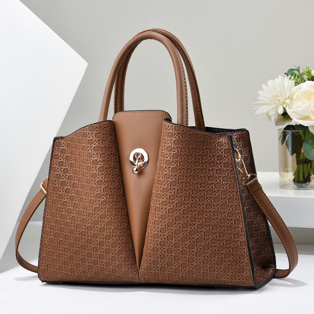 Cross-border handbag, a niche cross-border women's bag, a new trendy and fashionable commuter versatile single-shoulder crossbody bag Application Scenario
